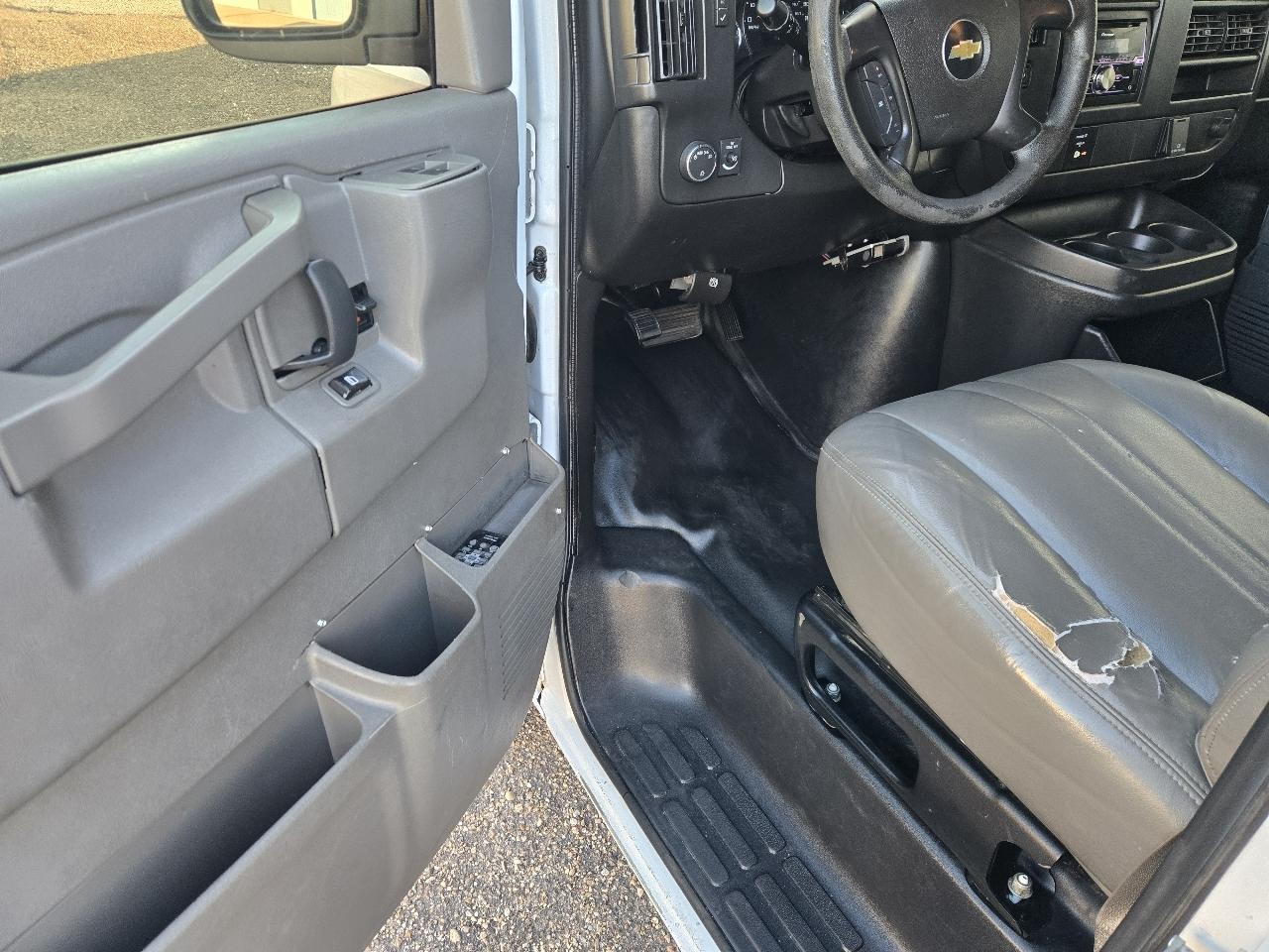 Chevrolet Express Cargo Van RWD 2500 135" 2016