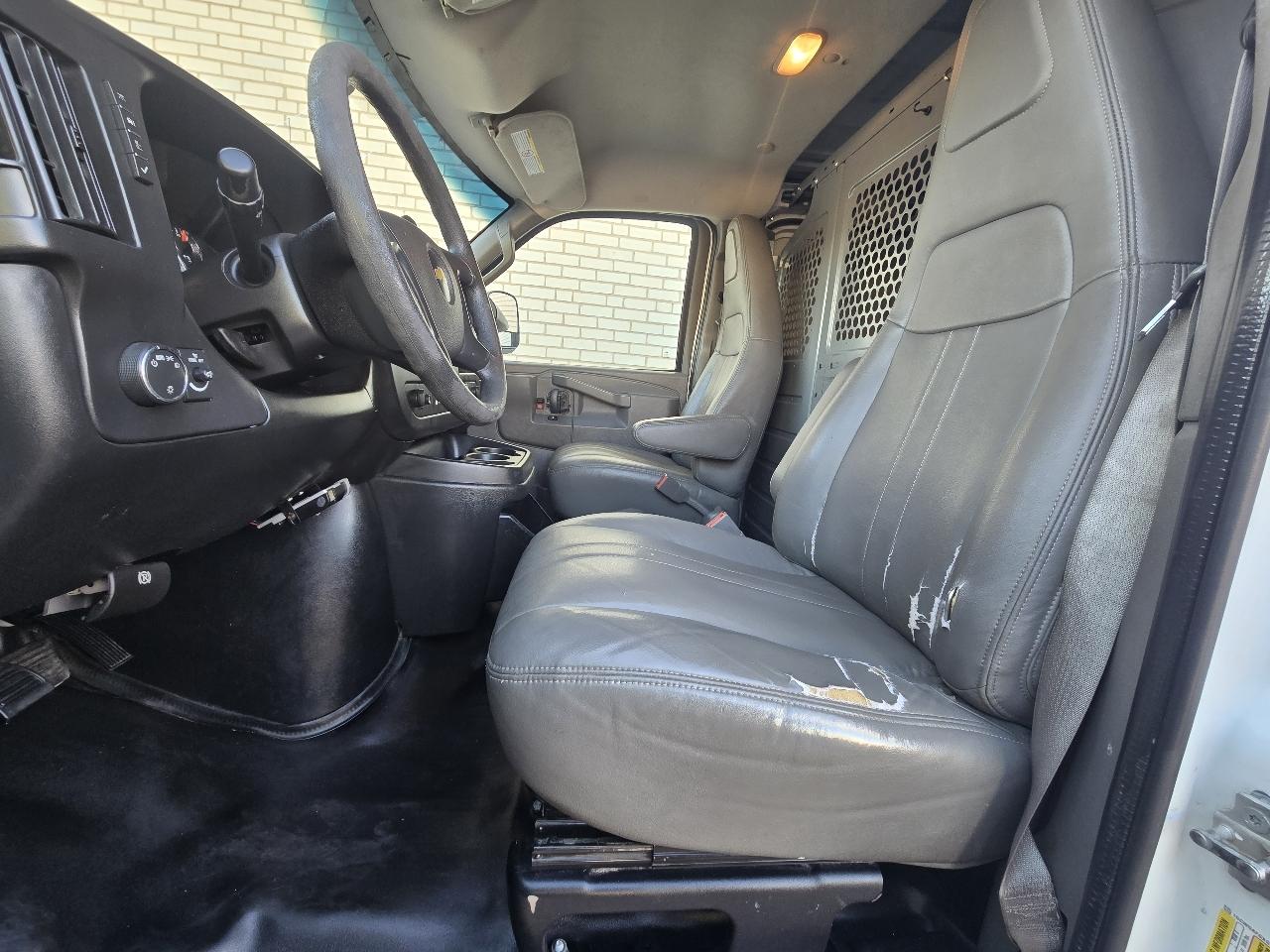 Chevrolet Express Cargo Van RWD 2500 135" 2016