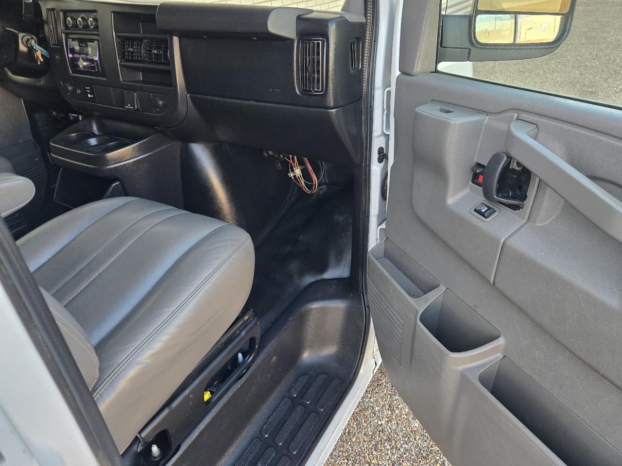 Chevrolet Express Cargo Van RWD 2500 135" 2016