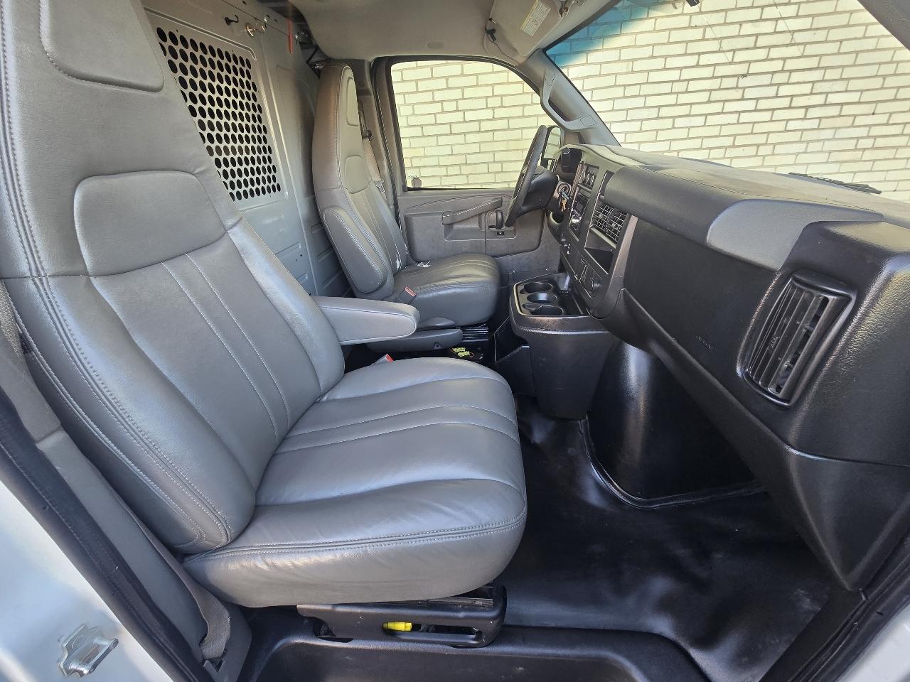 Chevrolet Express Cargo Van RWD 2500 135" 2016