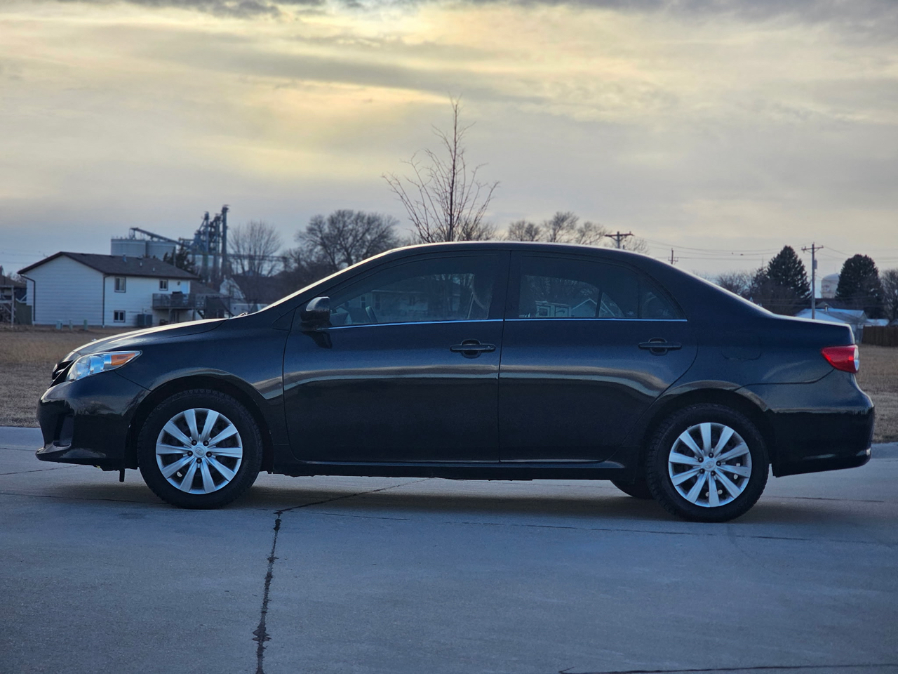 Toyota Corolla LE 4-Speed AT 2013
