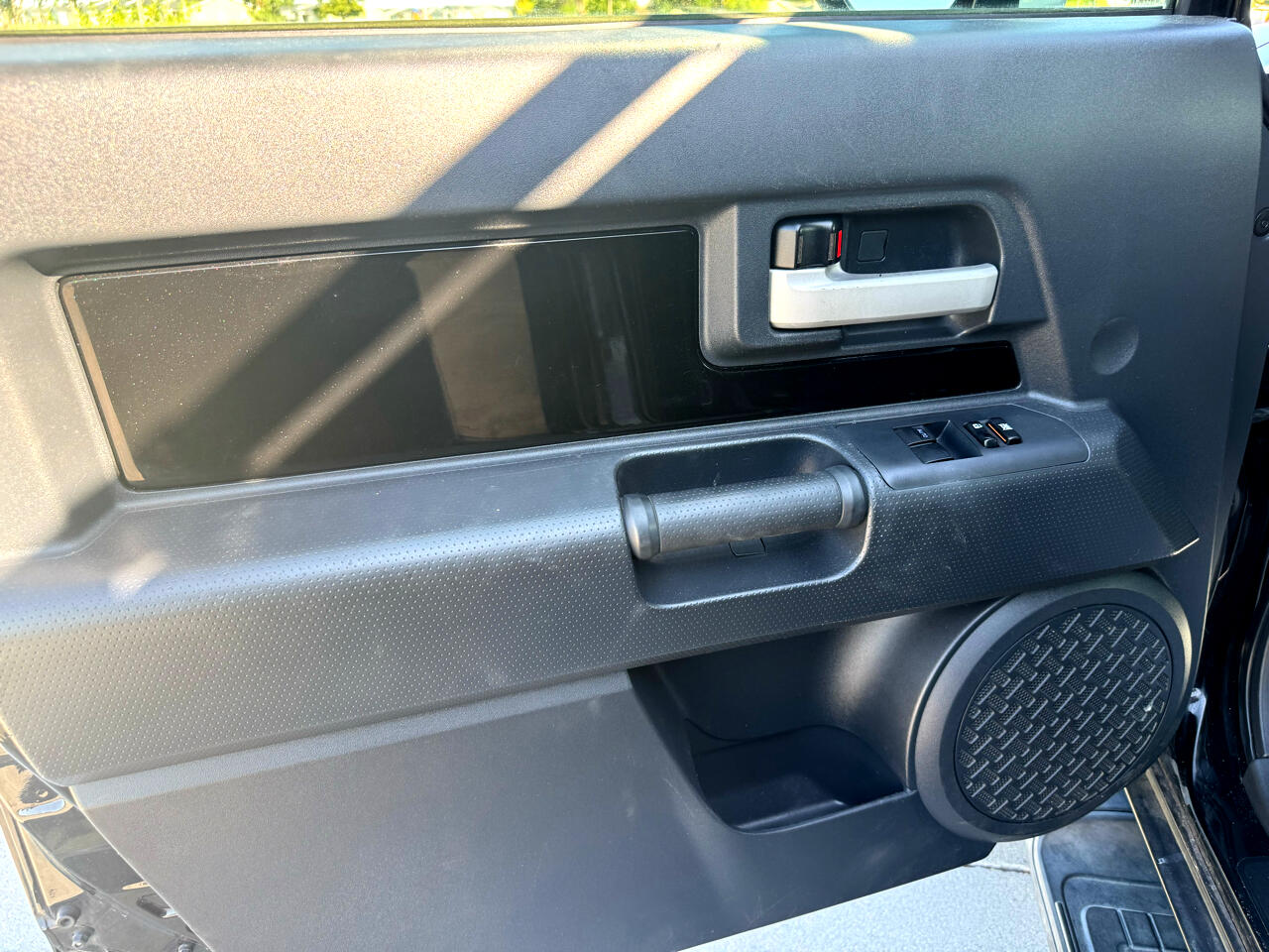 Toyota FJ Cruiser 4WD AT 2012 Toyota FJ Cruiser 4WD AT 2012