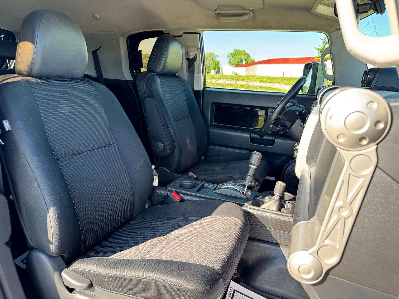 Toyota FJ Cruiser 4WD AT 2012 Toyota FJ Cruiser 4WD AT 2012