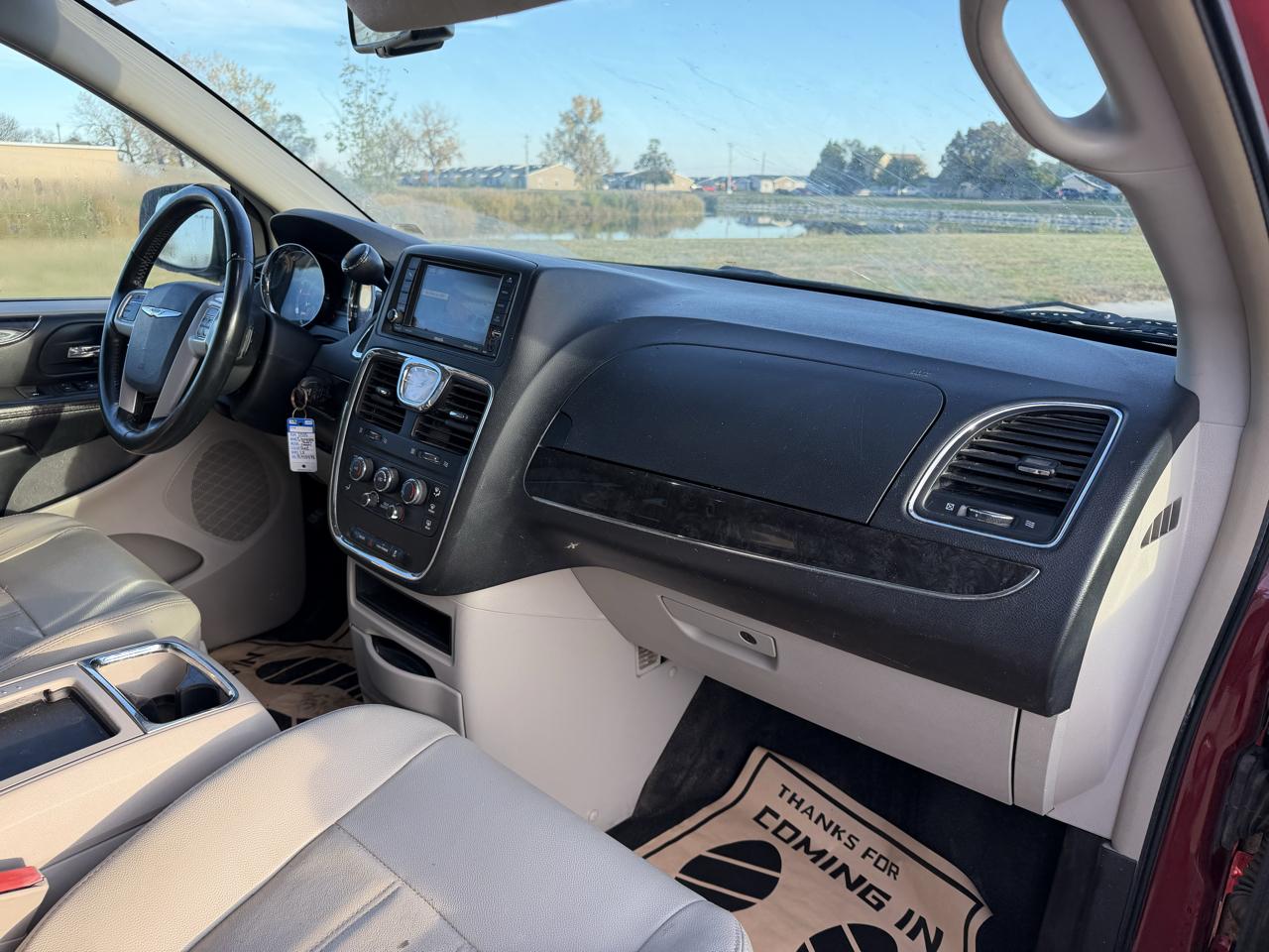 Chrysler Town & Country LX 2015