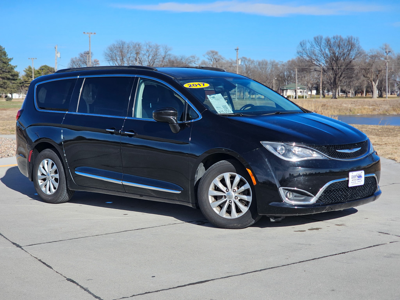 2017 Chrysler Pacifica Touring-L's photo