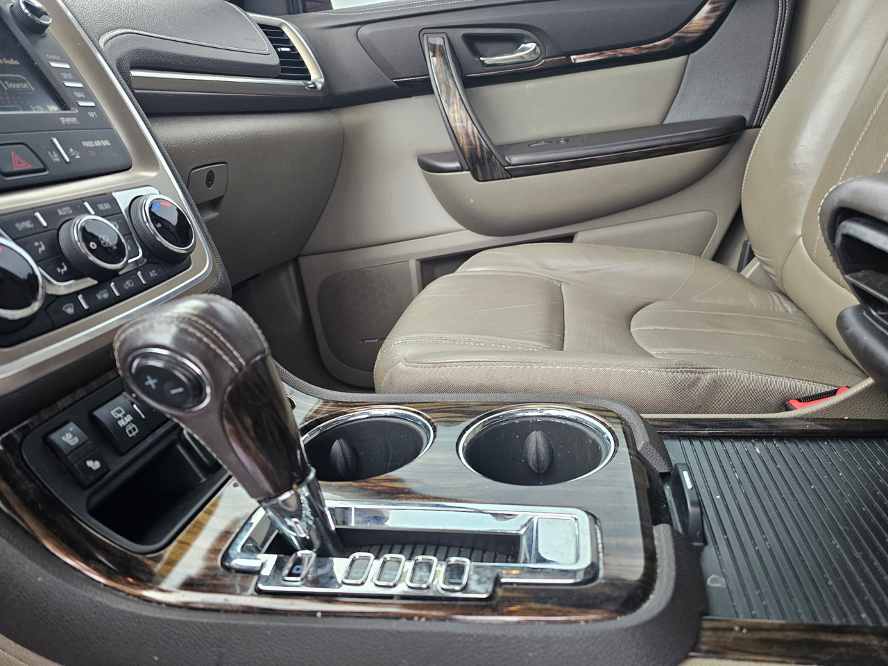 GMC Acadia Denali AWD 2015 GMC Acadia Denali AWD 2015