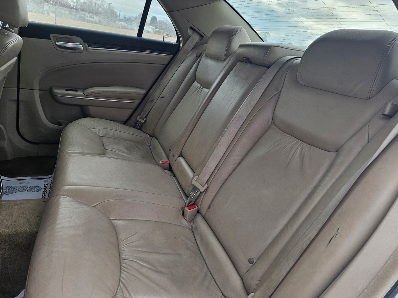 Chrysler 300 Limited RWD 2011