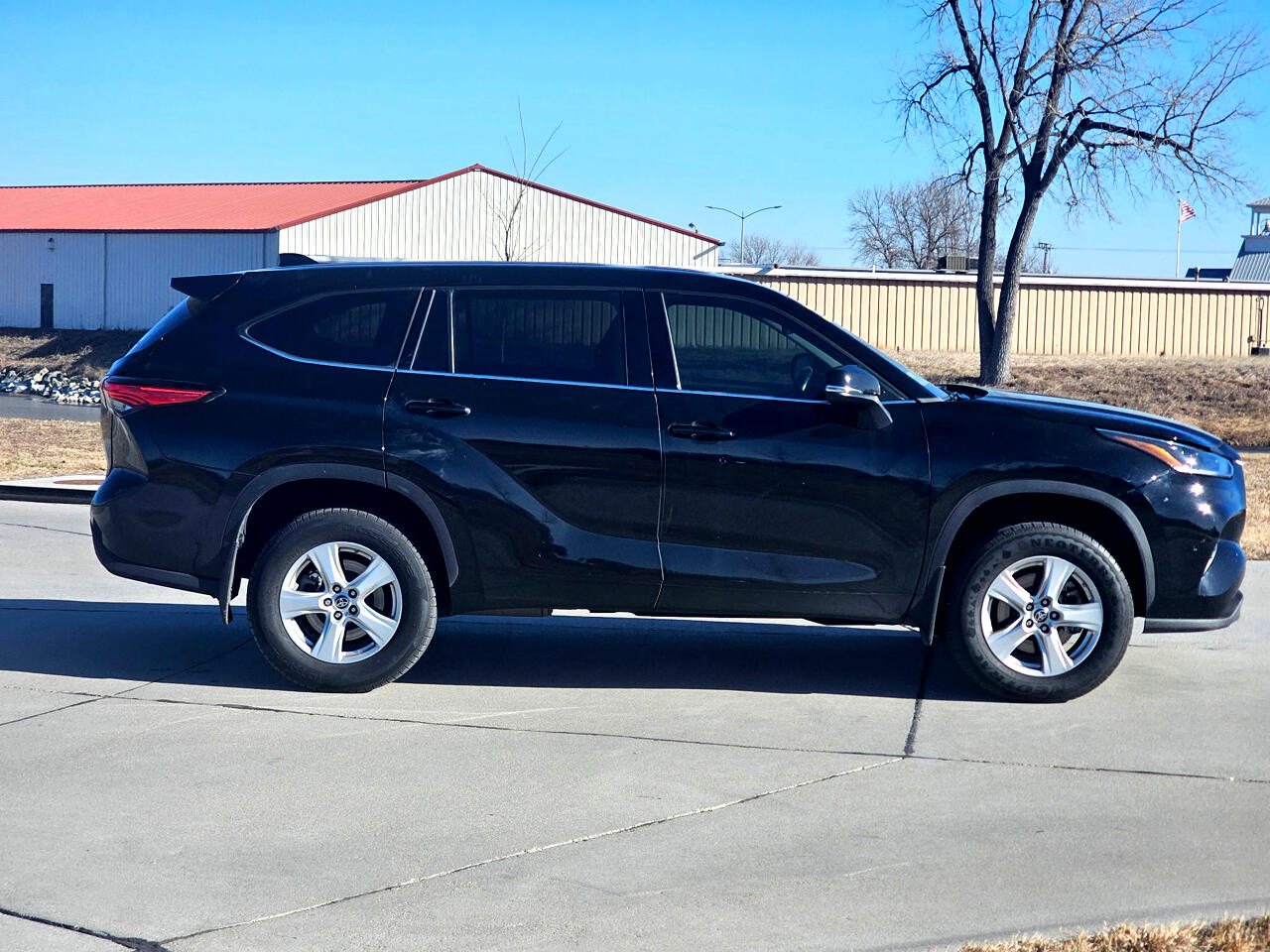 Toyota Highlander LE AWD V6 2021
