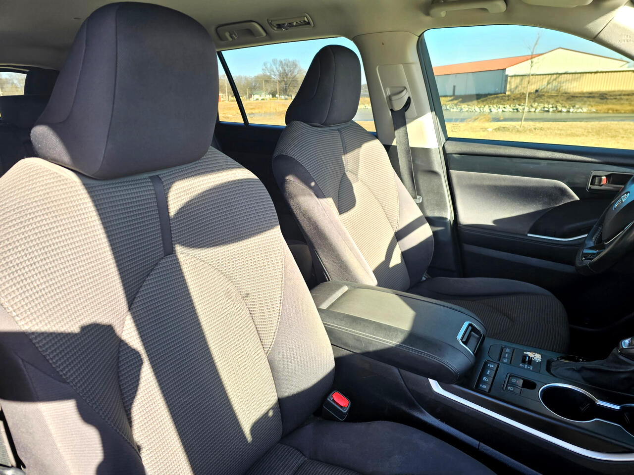 Toyota Highlander LE AWD V6 2021