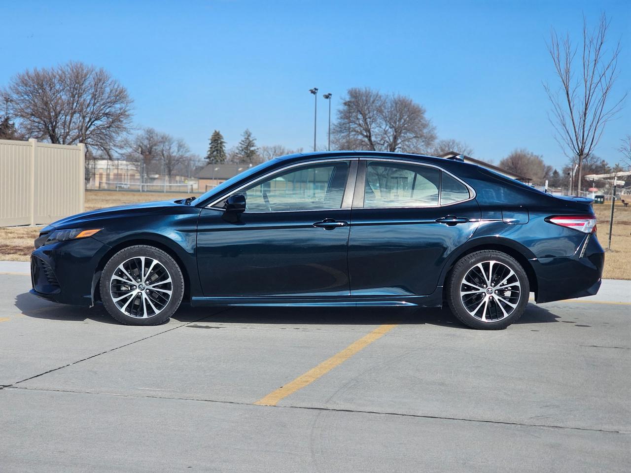 Toyota Camry SE 2020