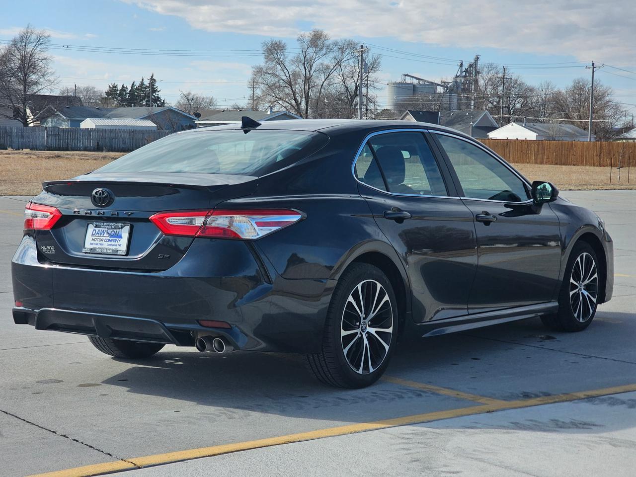 Toyota Camry SE 2020