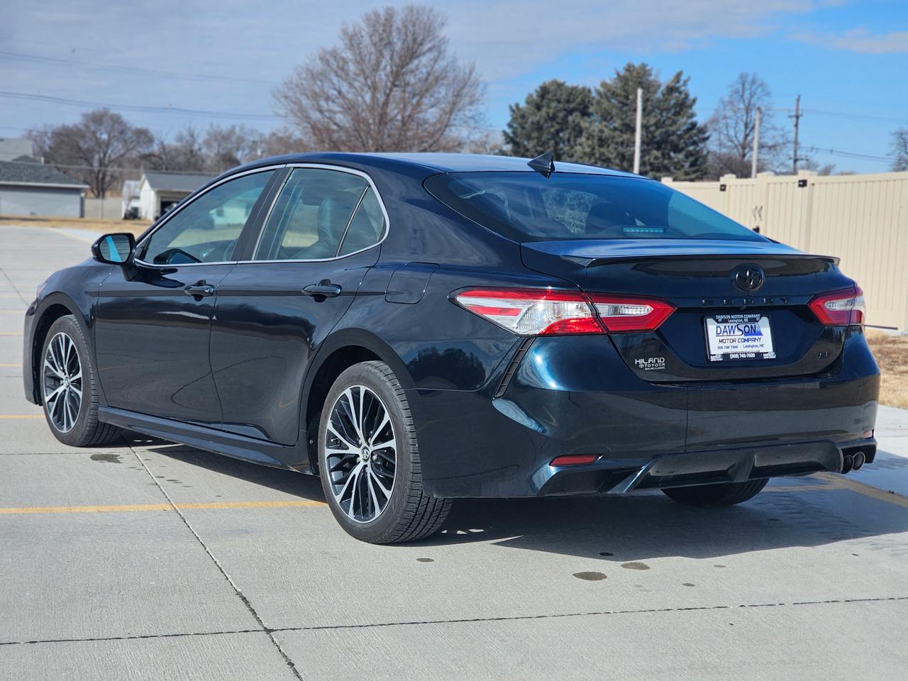 Toyota Camry SE 2020