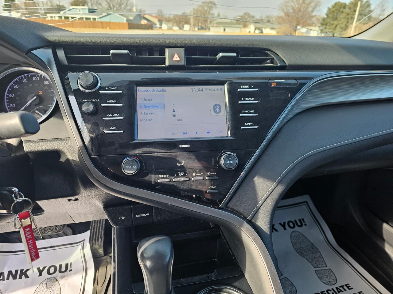 Toyota Camry SE 2020