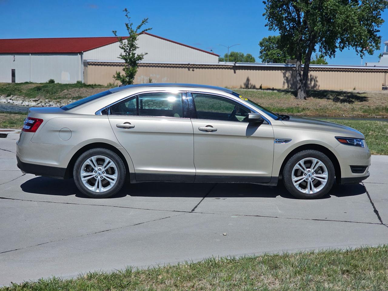 Ford Taurus SEL FWD 2018