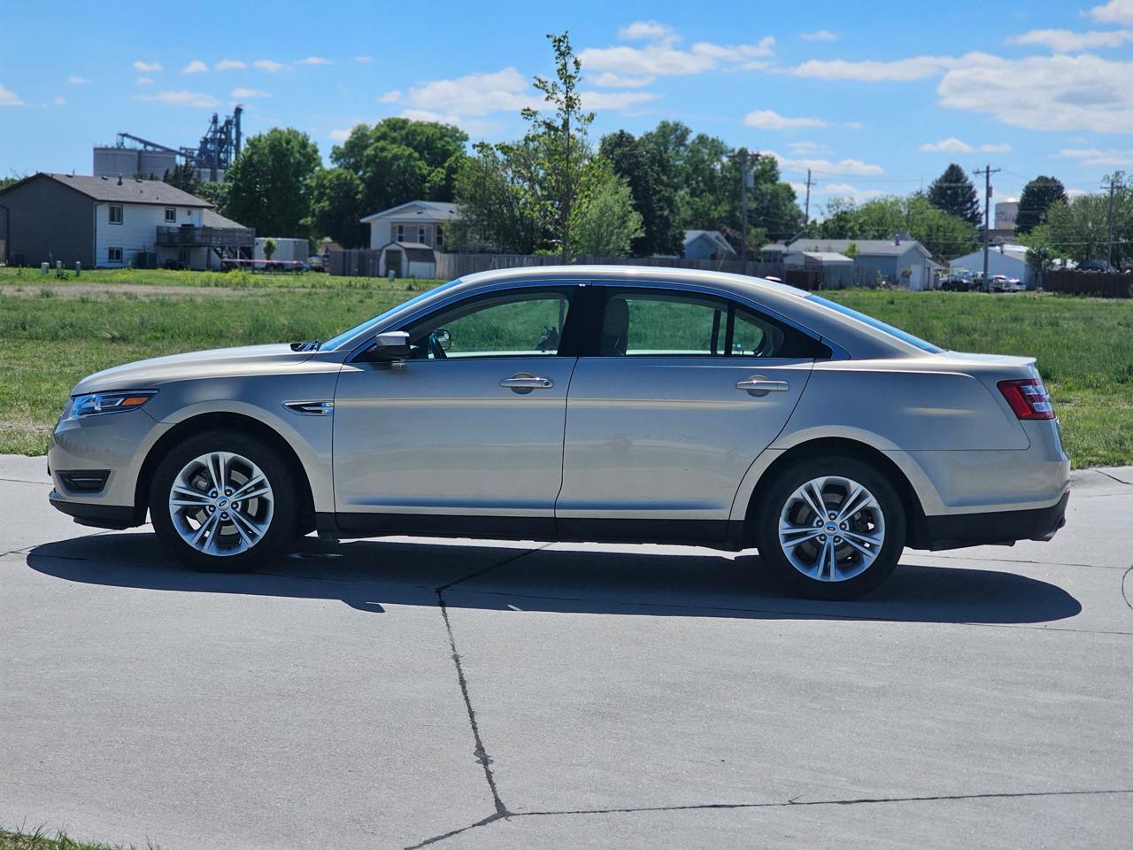 Ford Taurus SEL FWD 2018