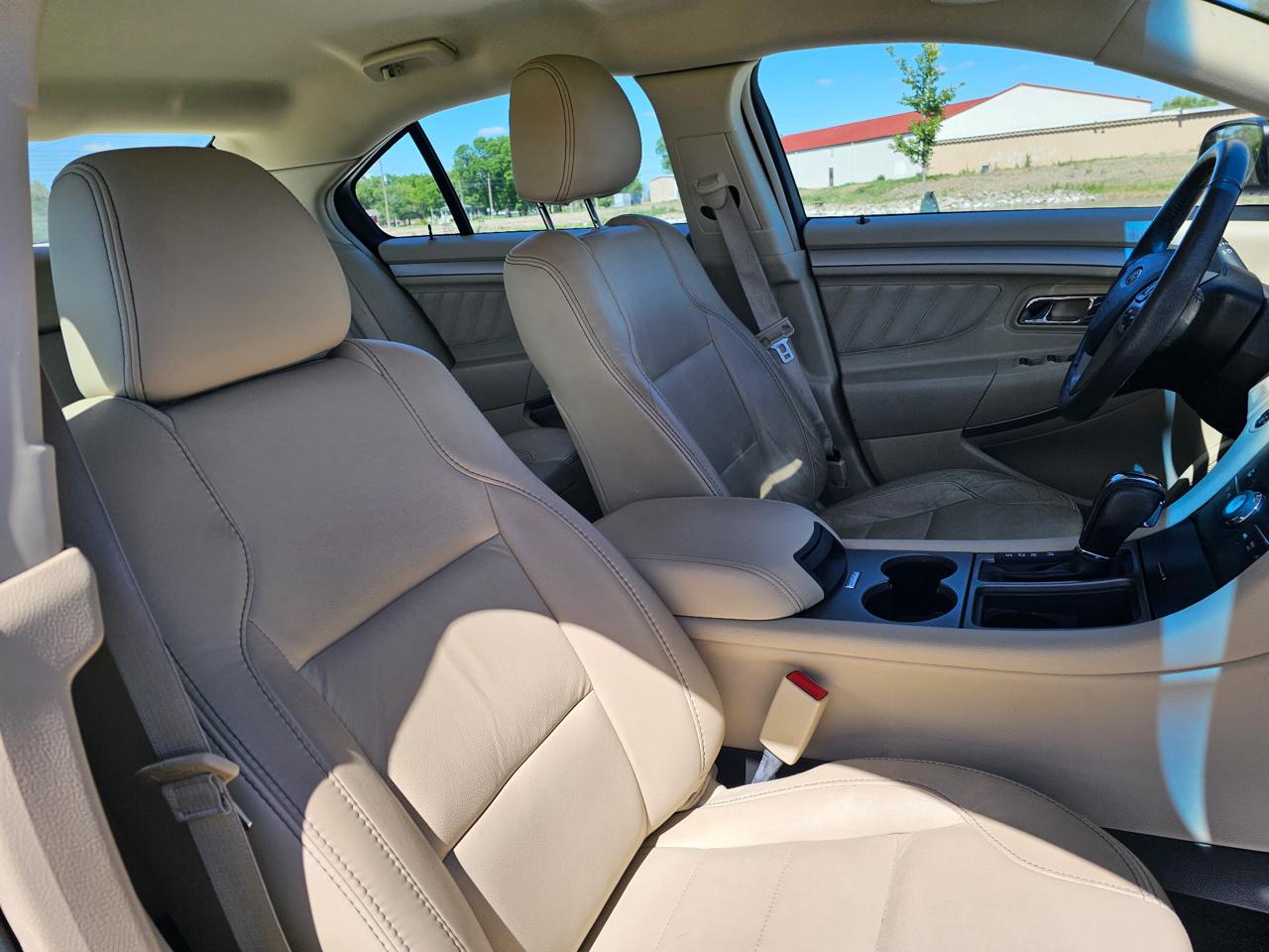 Ford Taurus SEL FWD 2018