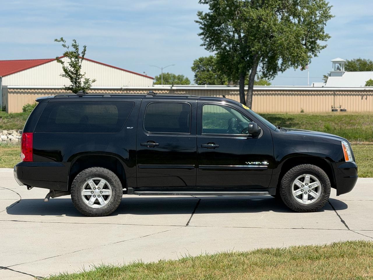GMC Yukon XL SLT 1/2 Ton 4WD 2014