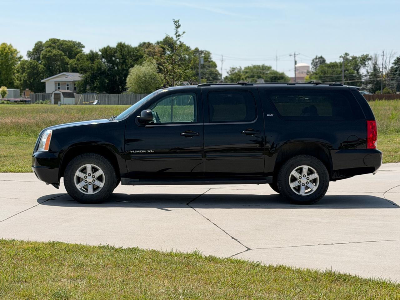 GMC Yukon XL SLT 1/2 Ton 4WD 2014