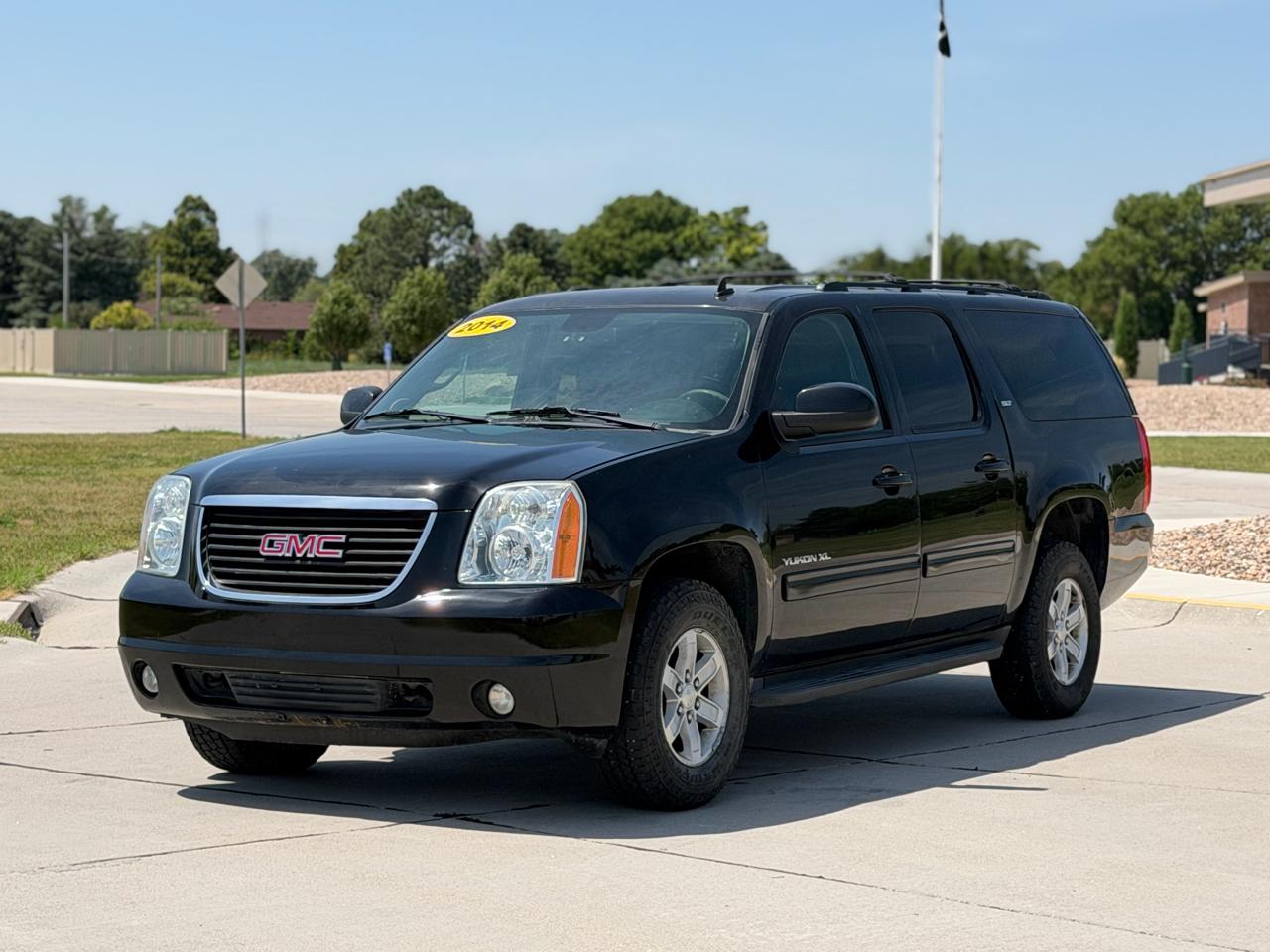 GMC Yukon XL SLT 1/2 Ton 4WD 2014