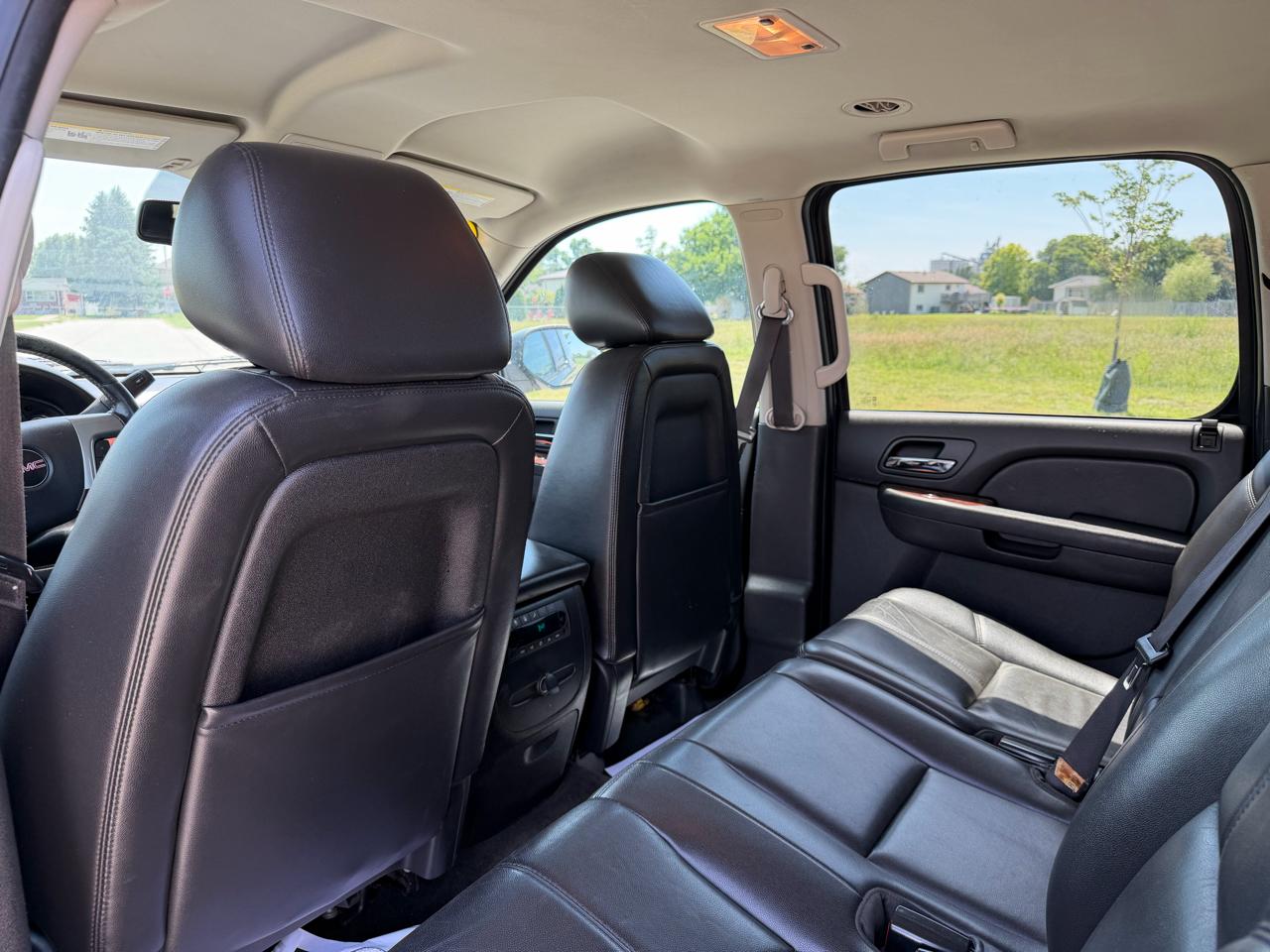 GMC Yukon XL SLT 1/2 Ton 4WD 2014