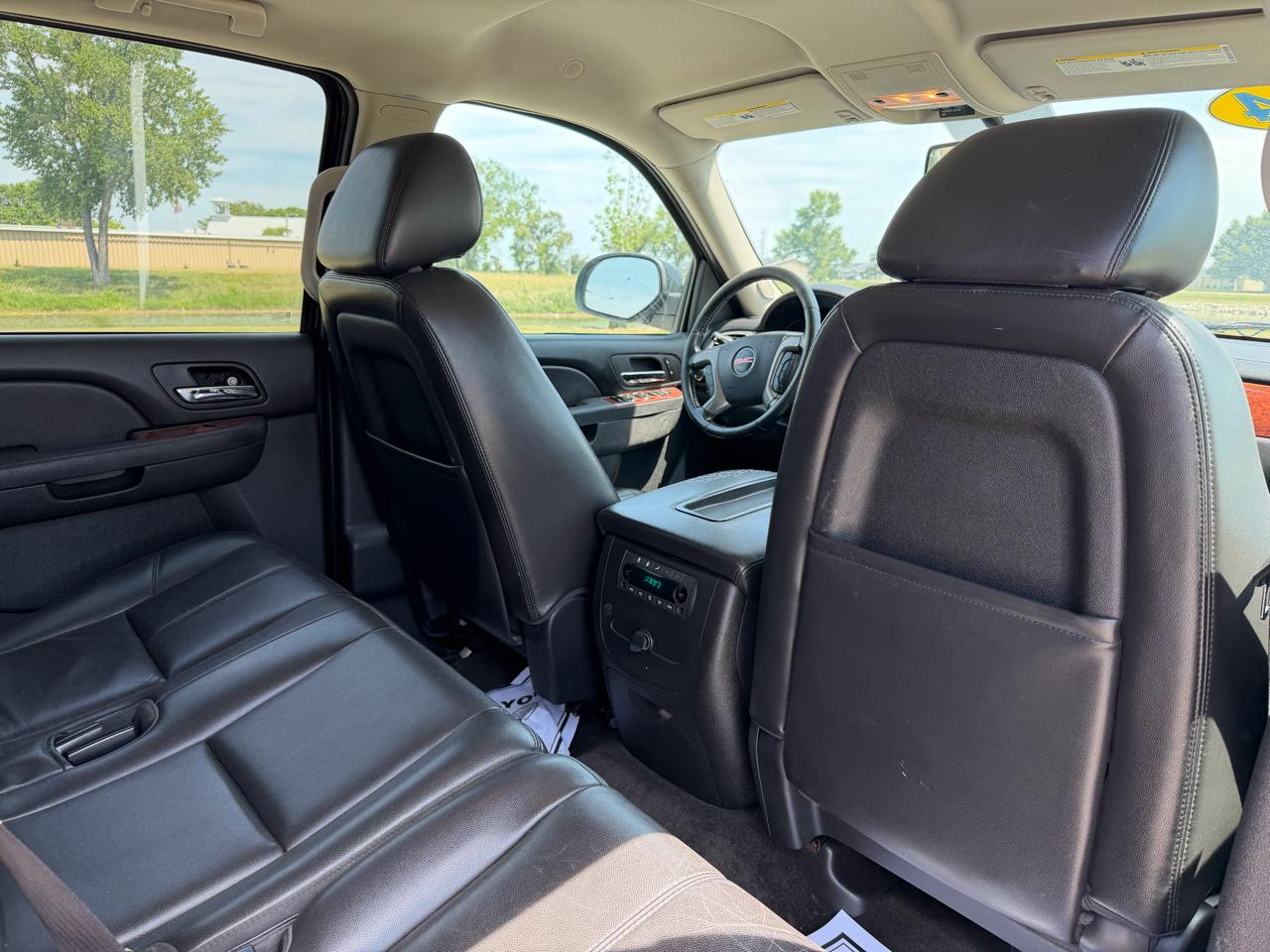 GMC Yukon XL SLT 1/2 Ton 4WD 2014