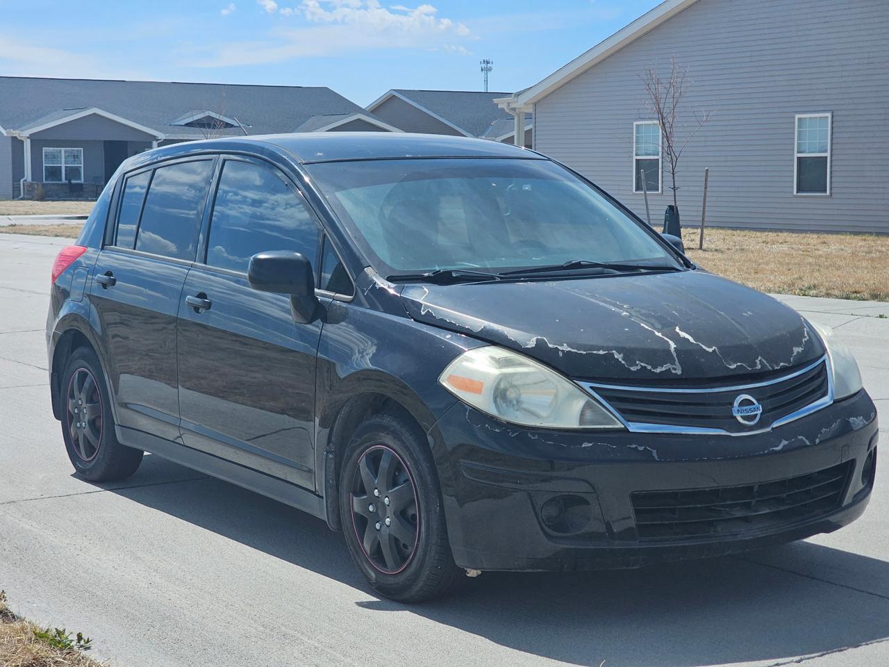 Nissan Versa 1.8 SL Hatchback 2012