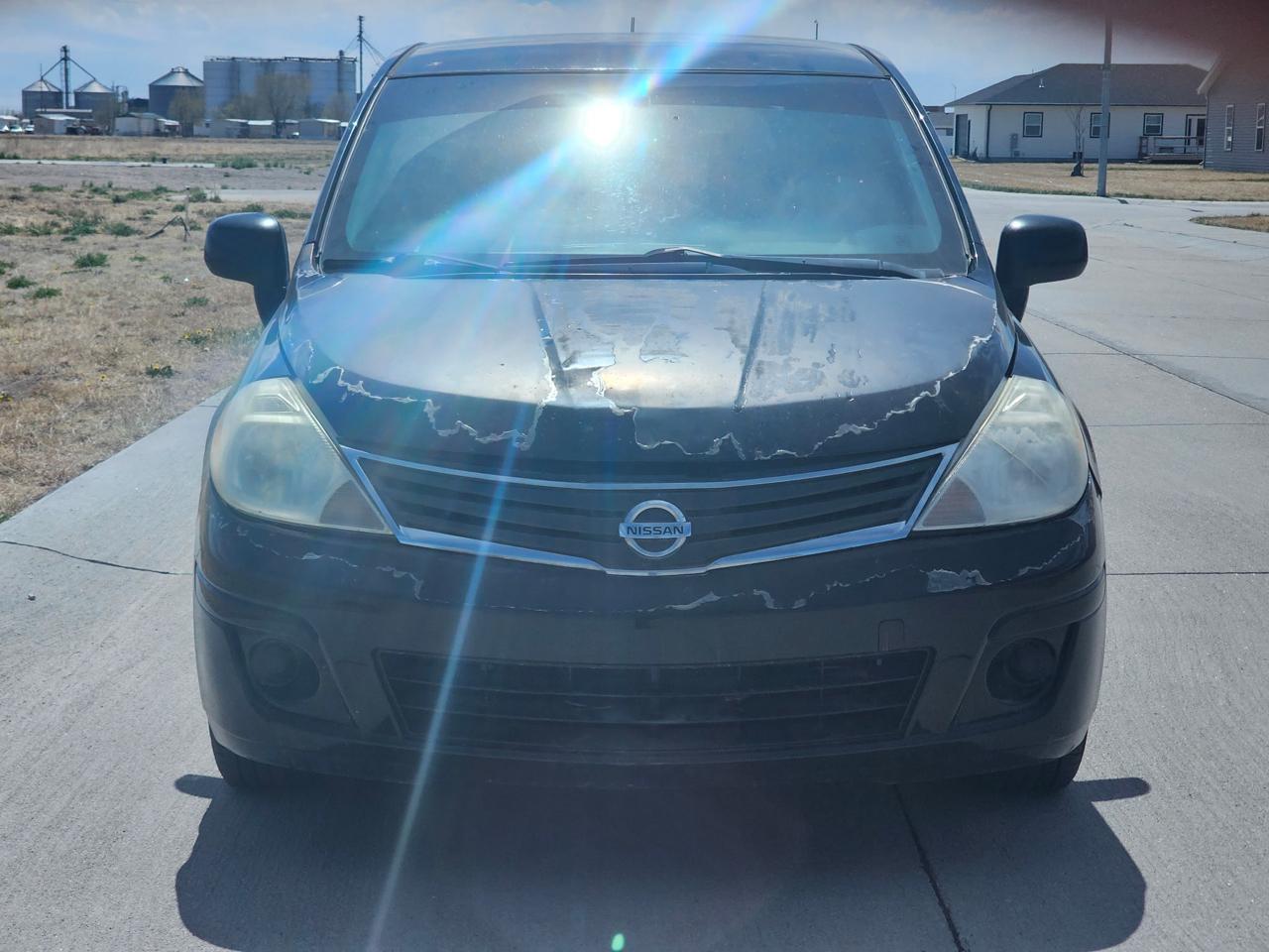 Nissan Versa 1.8 SL Hatchback 2012