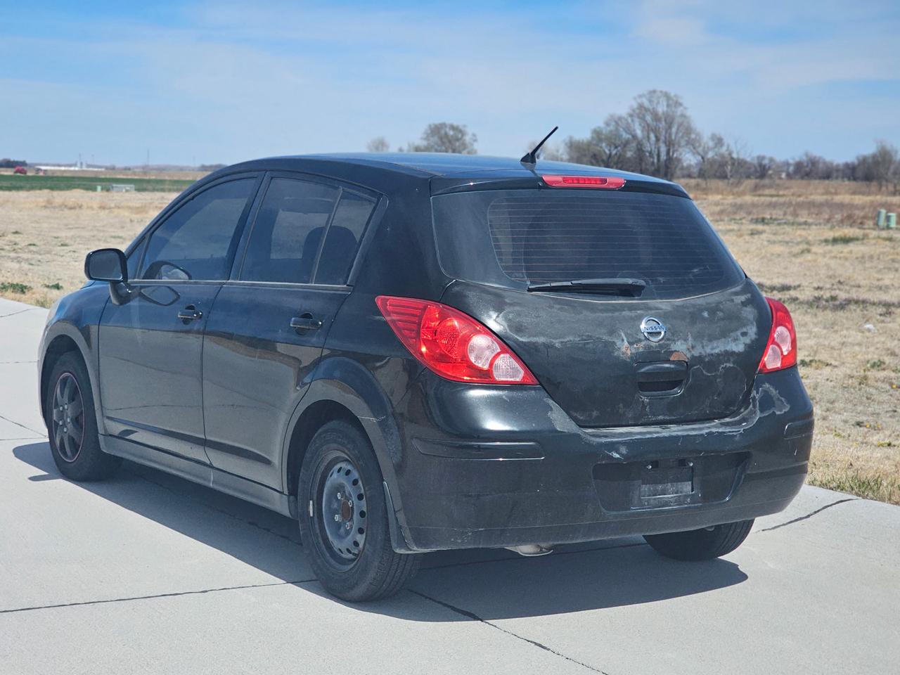 Nissan Versa 1.8 SL Hatchback 2012
