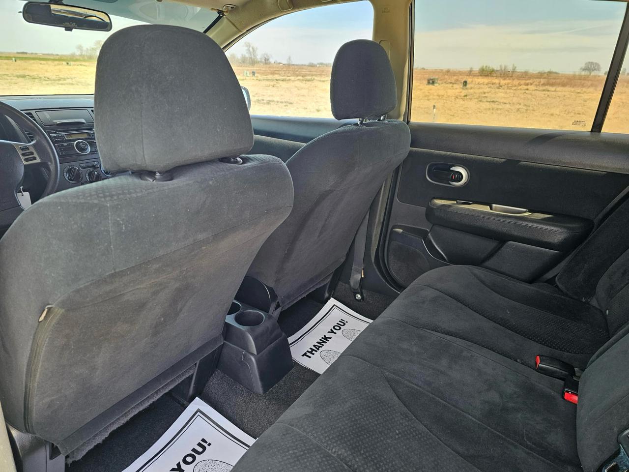 Nissan Versa 1.8 SL Hatchback 2012