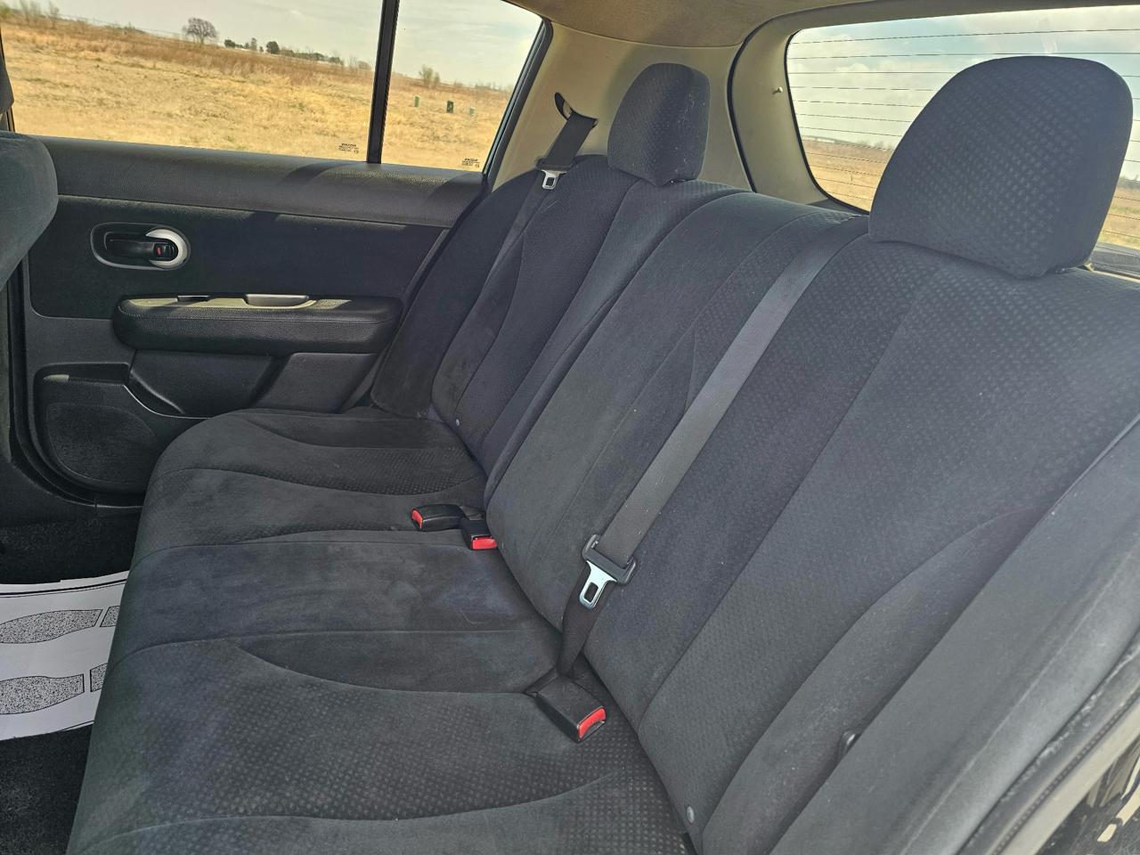 Nissan Versa 1.8 SL Hatchback 2012