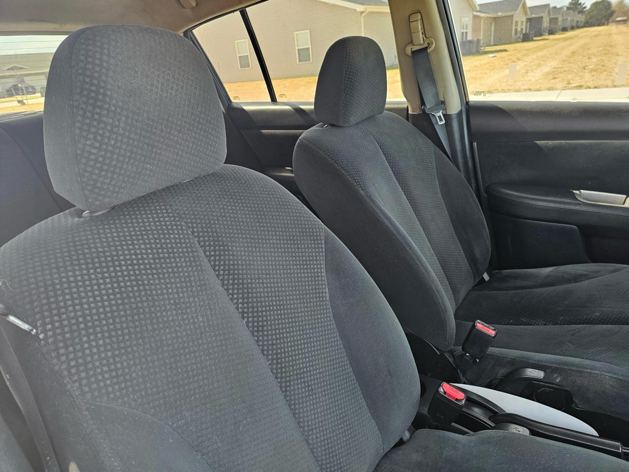 Nissan Versa 1.8 SL Hatchback 2012