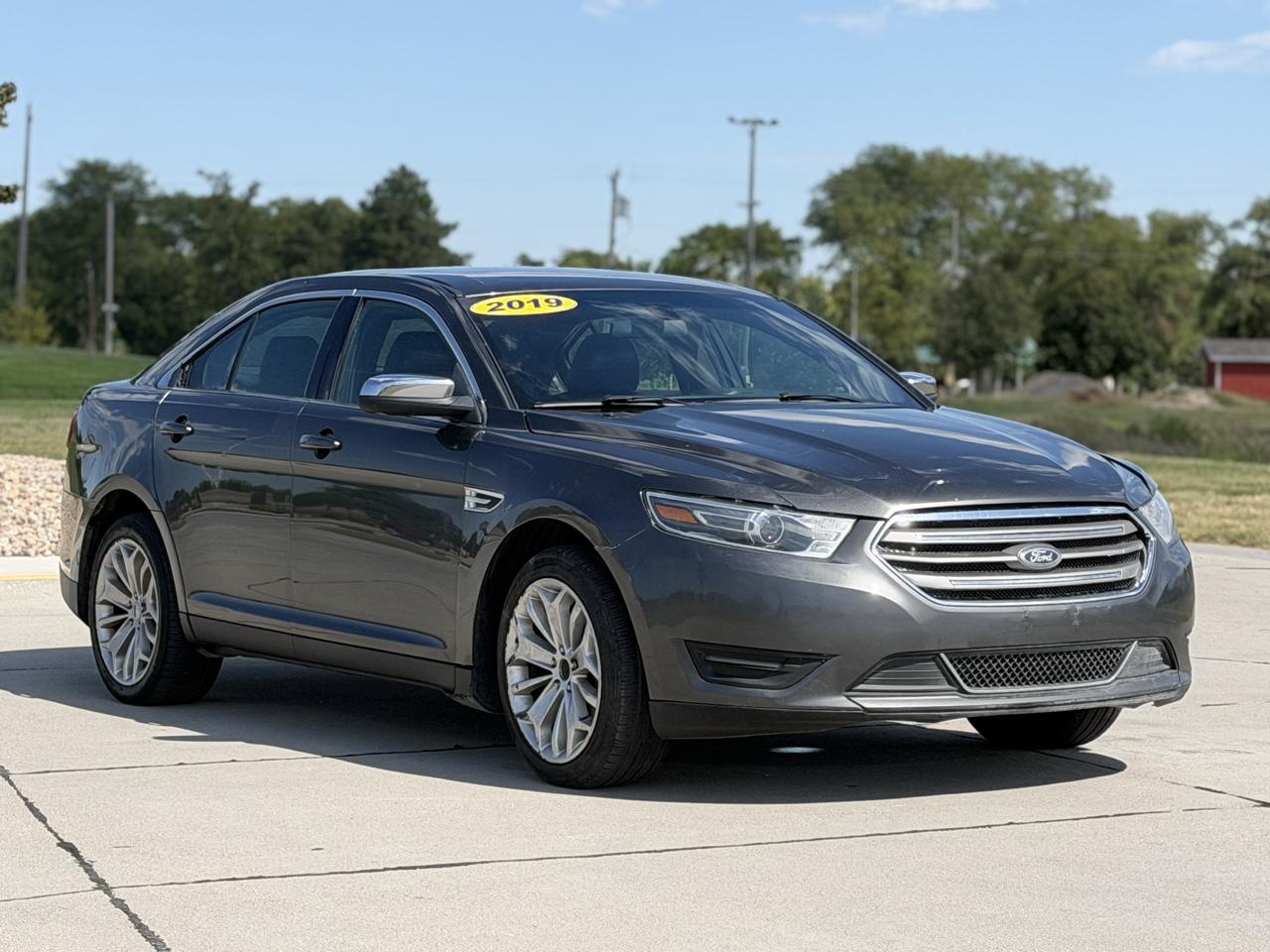Ford Taurus Limited FWD 2019