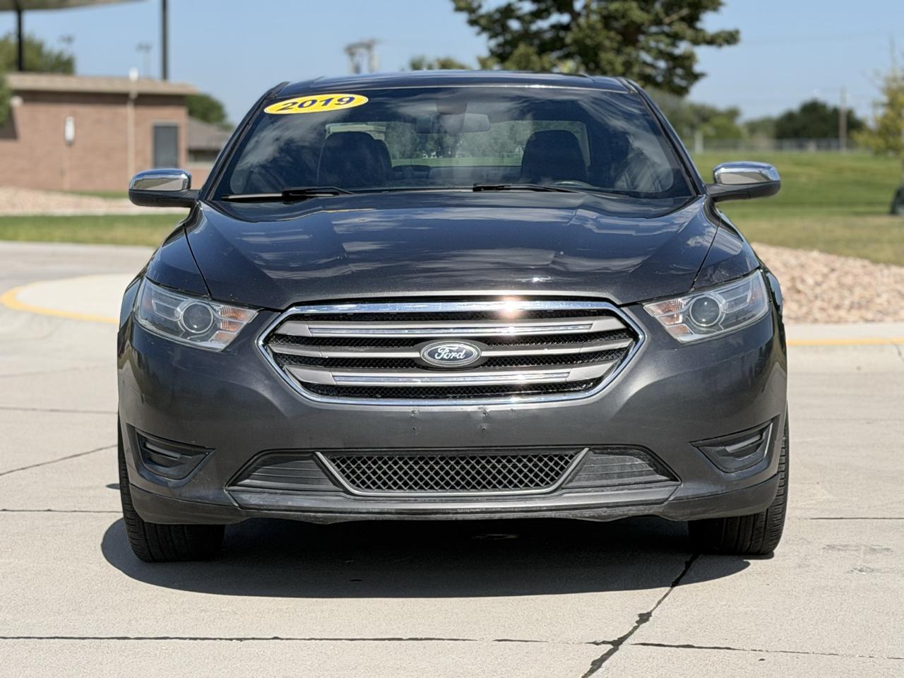 Ford Taurus Limited FWD 2019