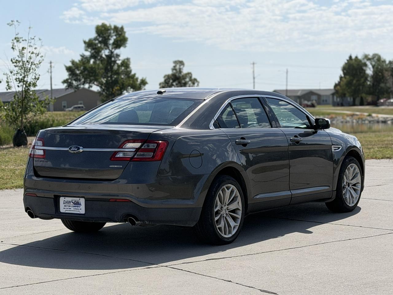Ford Taurus Limited FWD 2019
