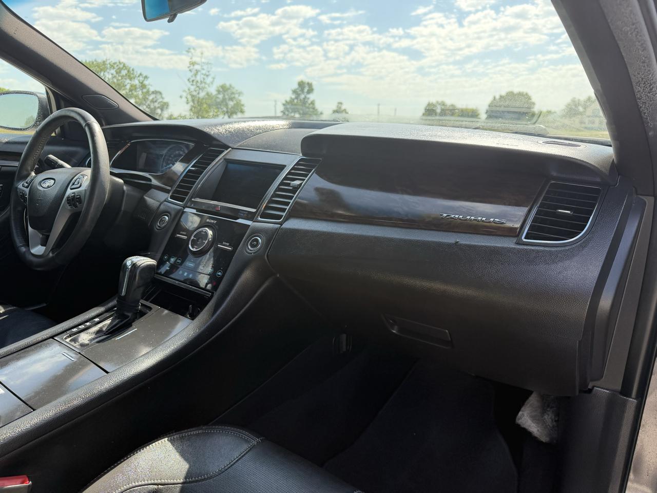 Ford Taurus Limited FWD 2019