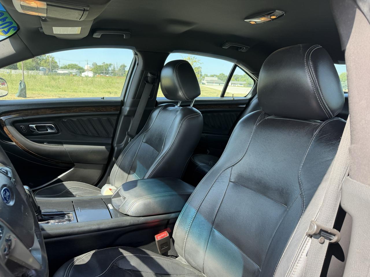 Ford Taurus Limited FWD 2019