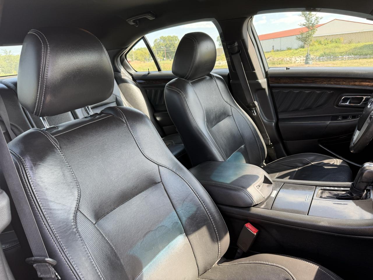 Ford Taurus Limited FWD 2019