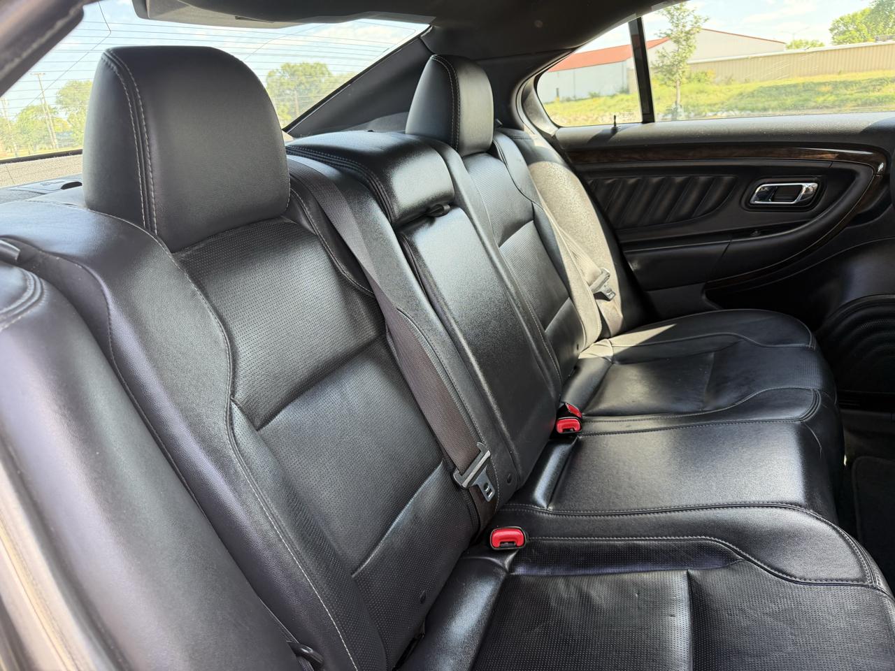 Ford Taurus Limited FWD 2019