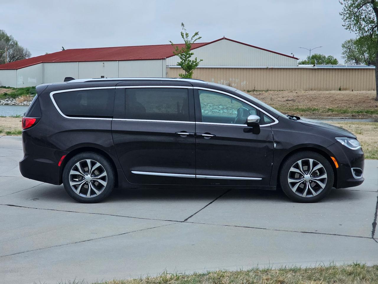 Chrysler Pacifica Limited 2017