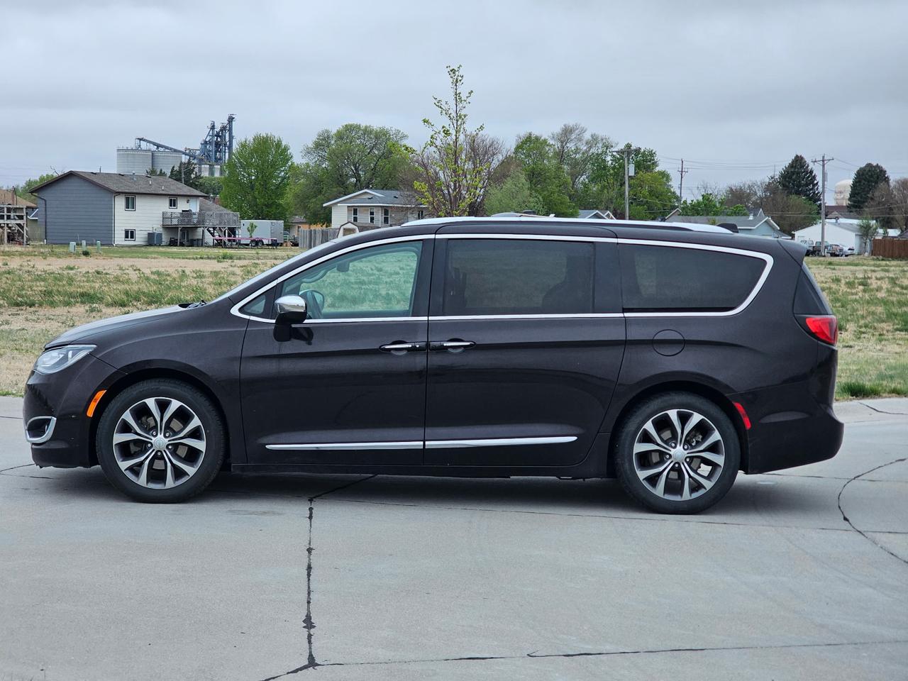 Chrysler Pacifica Limited 2017