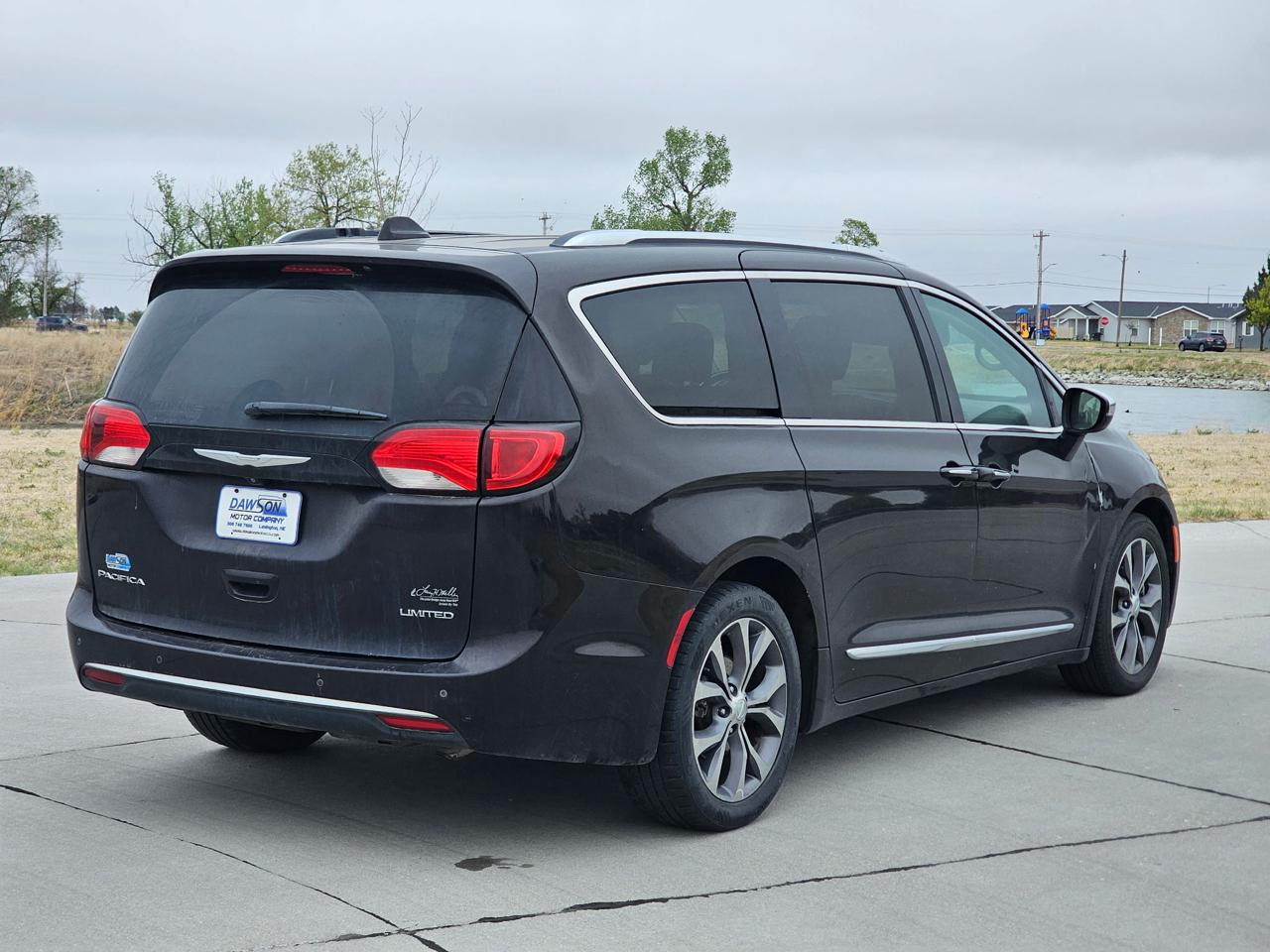 Chrysler Pacifica Limited 2017