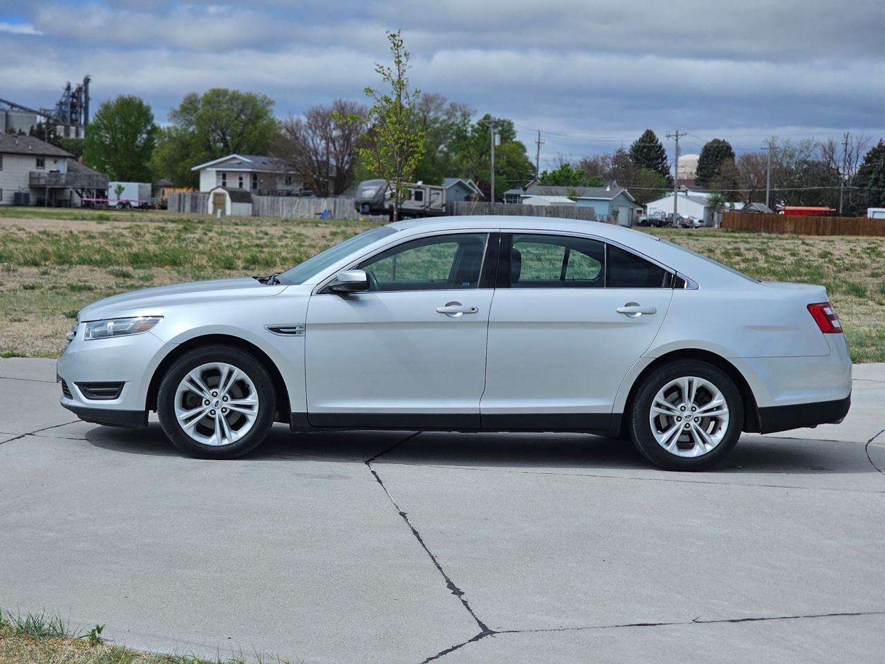 Ford Taurus SEL FWD 2015