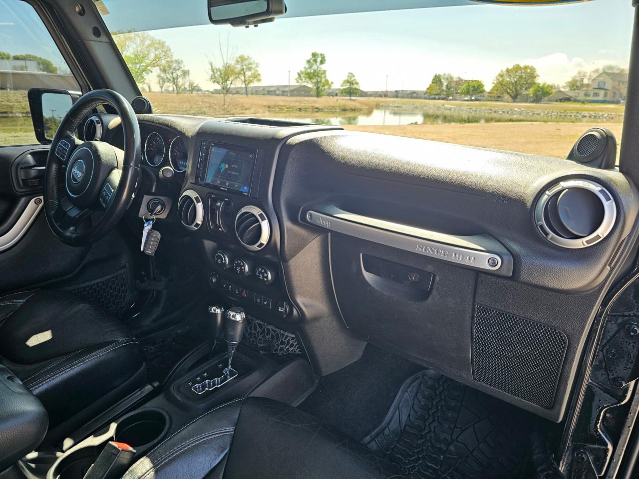 Jeep Wrangler Unlimited Sahara 4WD 2014