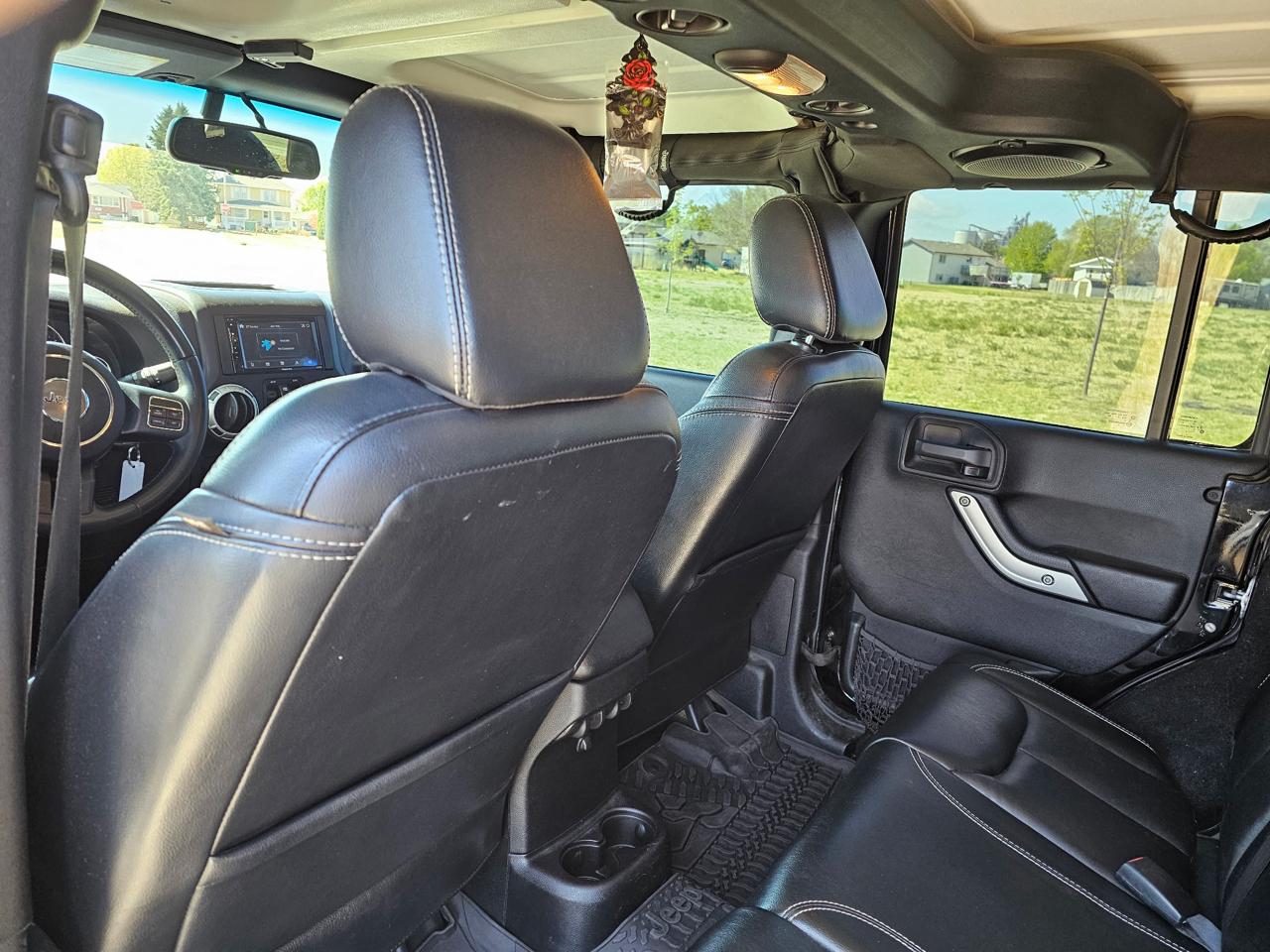 Jeep Wrangler Unlimited Sahara 4WD 2014