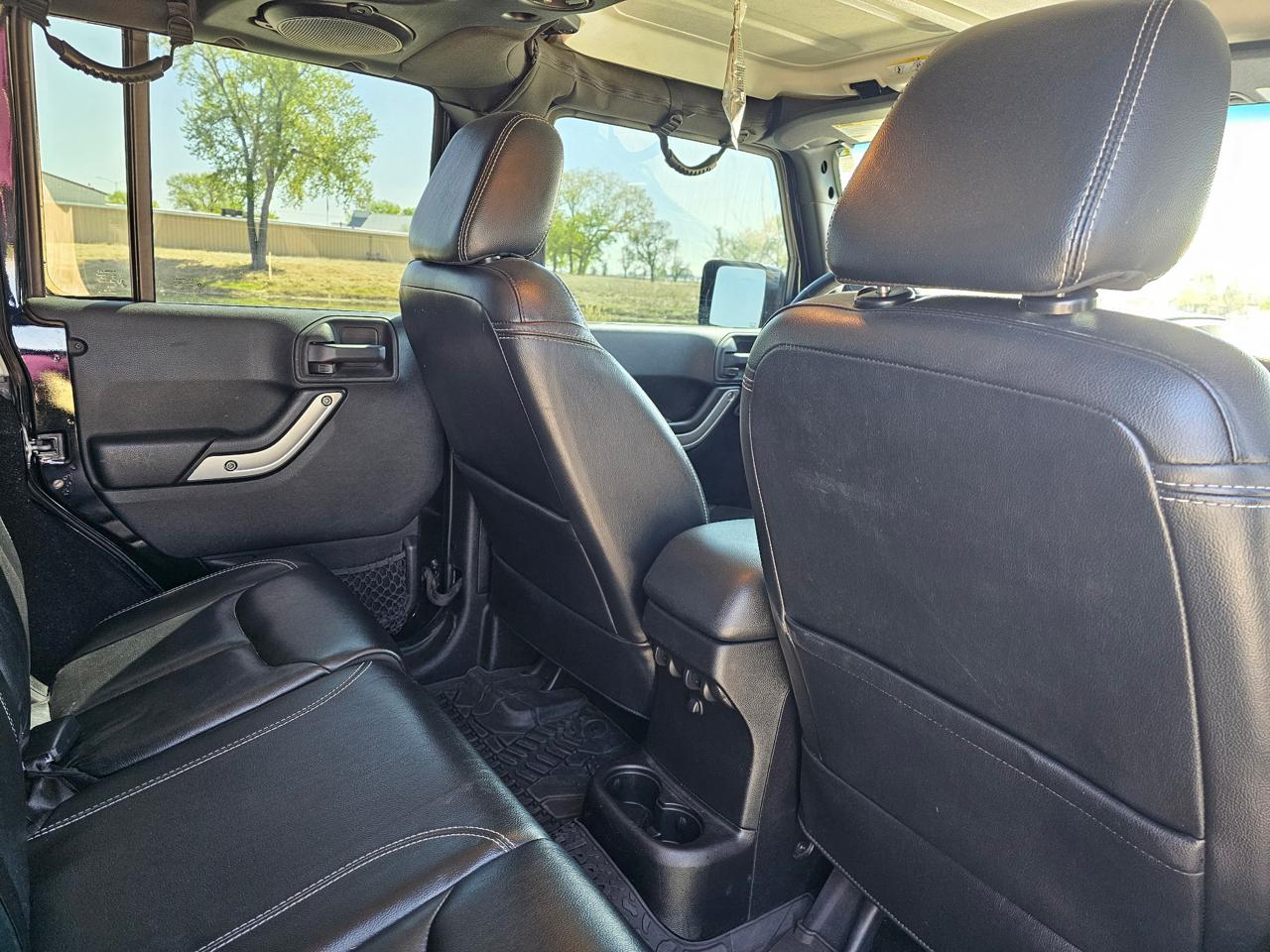 Jeep Wrangler Unlimited Sahara 4WD 2014