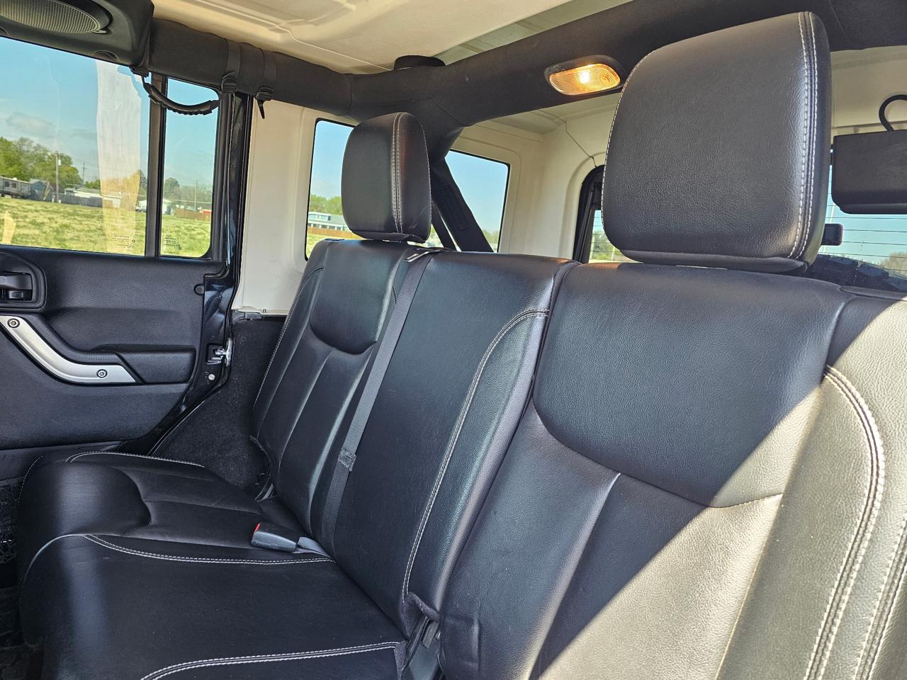 Jeep Wrangler Unlimited Sahara 4WD 2014
