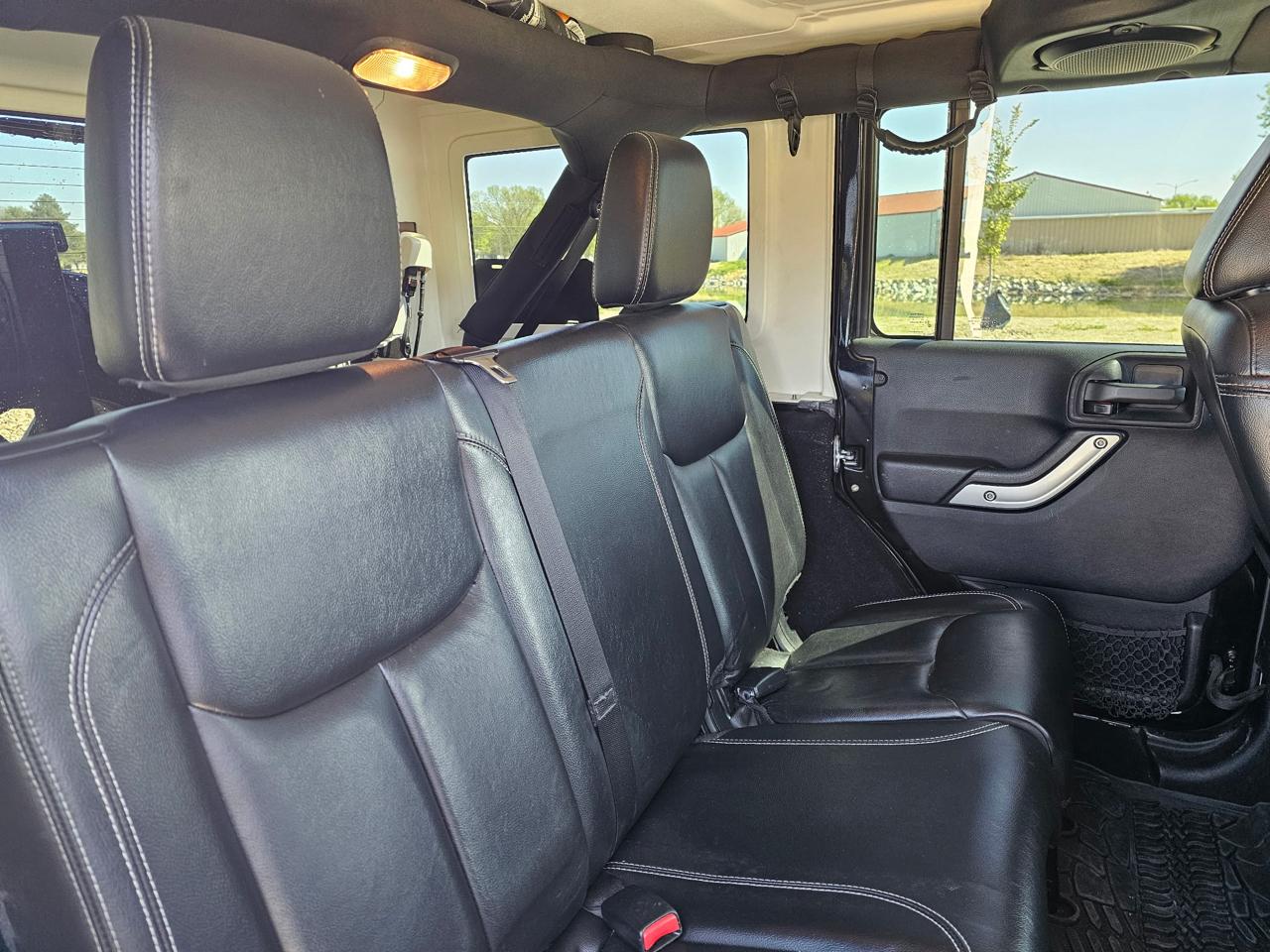 Jeep Wrangler Unlimited Sahara 4WD 2014