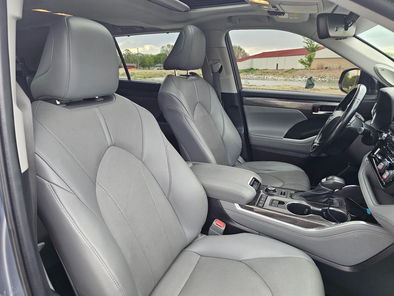 Toyota Highlander Limited AWD V6 2021