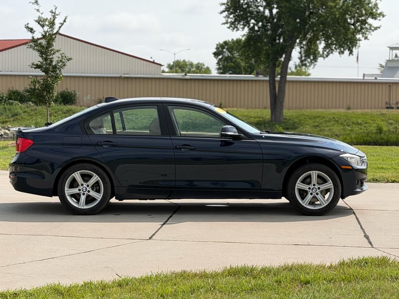 BMW 3-Series 328i xDrive Sedan 2013