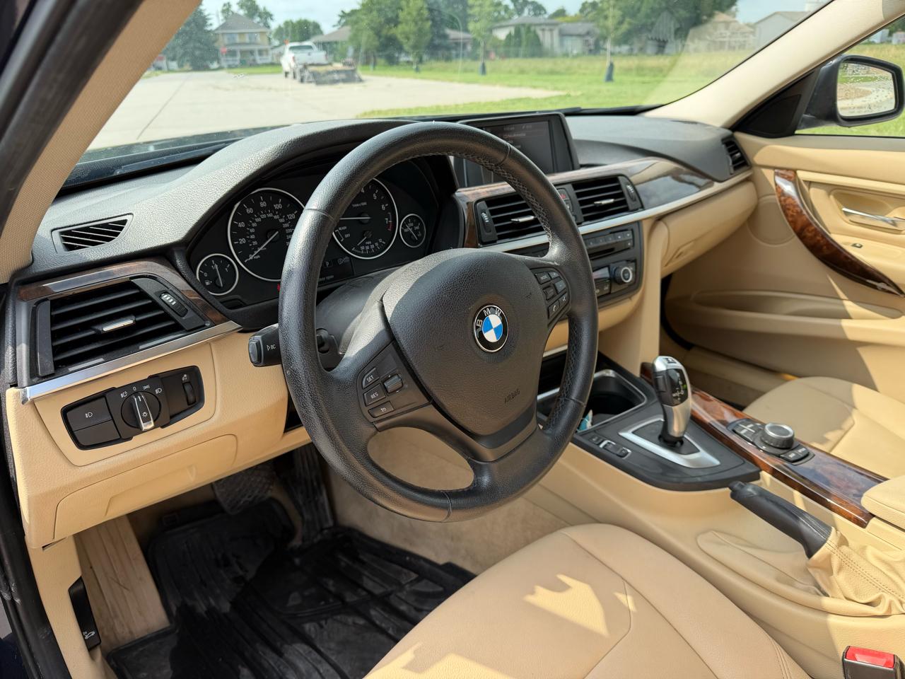 BMW 3-Series 328i xDrive Sedan 2013